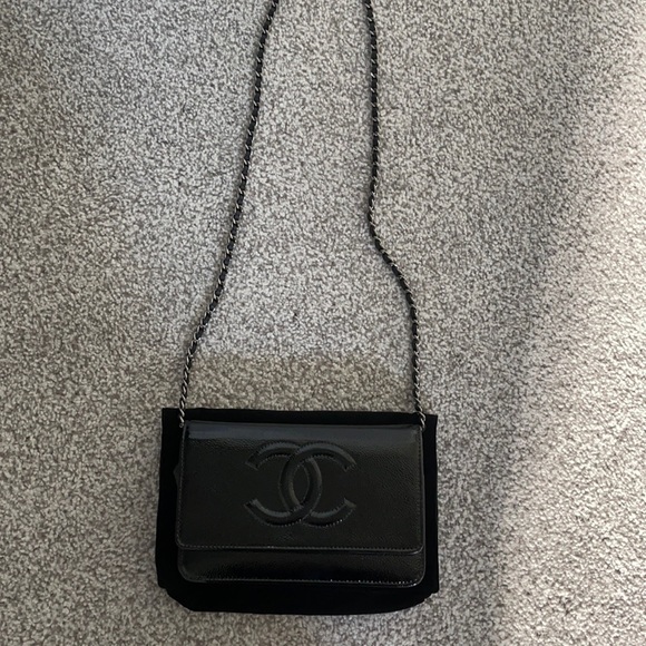 Chanel timeless patent leather wallet on chain - Picture 5 of 6